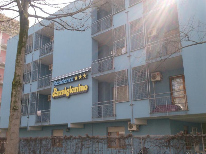 Residence Parmigianino Парма Екстериор снимка